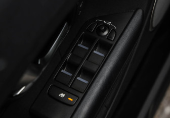 Подержанный автомобиль Land Rover Range Rover Evoque 2014 года (25 фото)