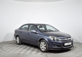 Подержанный автомобиль Opel Astra Sedan 2010 года (3 фото)