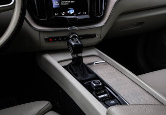 Подержанный автомобиль Volvo XC60 2021 года (14 фото)