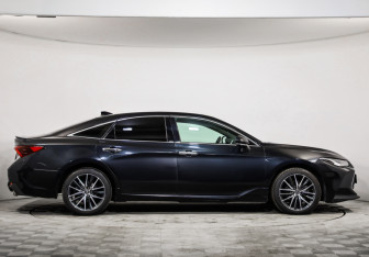 Подержанный автомобиль Toyota Avalon 2022 года (4 фото)