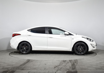 Подержанный автомобиль Hyundai Elantra Sedan 2015 года (4 фото)