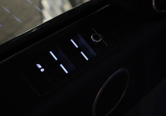 Подержанный автомобиль Land Rover Range Rover Sport 2015 года (24 фото)