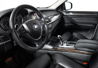 Подержанный автомобиль BMW X6 2013 года (9 фото)