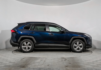 Подержанный автомобиль Toyota RAV4 2019 года (4 фото)