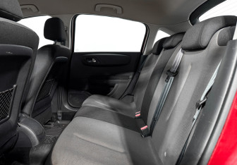 Подержанный автомобиль Citroen C4 Hatchback 2010 года (12 фото)