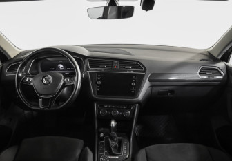 Подержанный автомобиль Volkswagen Tiguan 2018 года (10 фото)