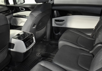 Подержанный автомобиль Kia Carnival 2021 года (14 фото)