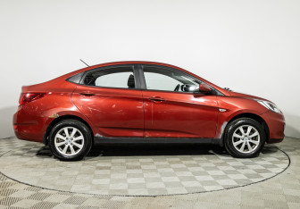 Подержанный автомобиль Hyundai Solaris Sedan 2013 года (4 фото)