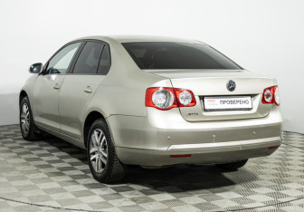 Подержанный автомобиль Volkswagen Jetta Sedan 2009 года (7 фото)