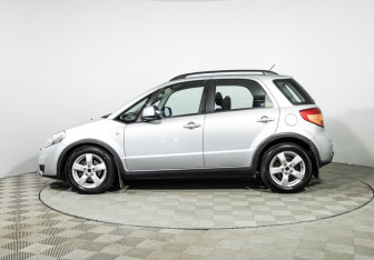 Подержанный автомобиль Suzuki SX4 Hatchback 2010 года (8 фото)