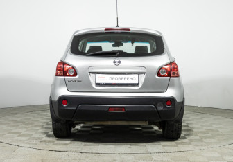 Подержанный автомобиль Nissan Qashqai 2009 года (6 фото)