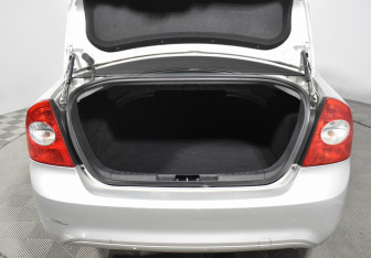 Подержанный автомобиль Ford Focus Sedan 2008 года (18 фото)