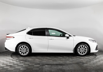 Подержанный автомобиль Toyota Camry Sedan 2021 года (4 фото)