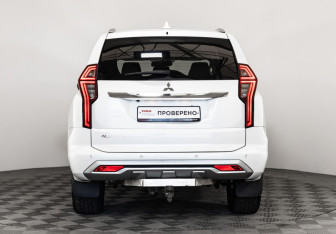 Подержанный автомобиль Mitsubishi Pajero Sport 2021 года (6 фото)