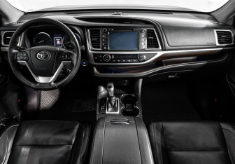 Подержанный автомобиль Toyota Highlander 2014 года (19 фото)