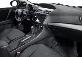 Подержанный автомобиль Mazda 3 Hatchback 2011 года (13 фото)