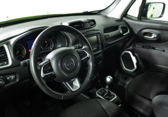 Подержанный автомобиль Jeep Renegade 2018 года (11 фото)