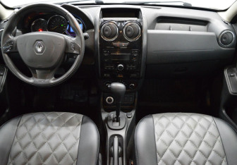 Подержанный автомобиль Renault Duster 2015 года (14 фото)