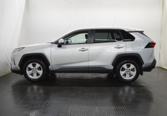 Подержанный автомобиль Toyota RAV4 2020 года (8 фото)