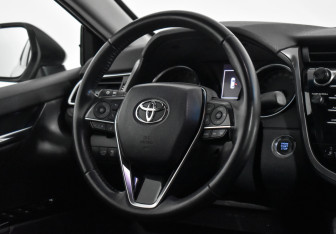 Подержанный автомобиль Toyota Camry Sedan 2019 года (15 фото)