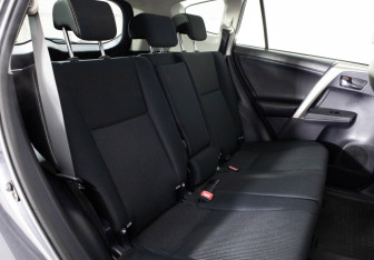 Подержанный автомобиль Toyota RAV4 2013 года (13 фото)