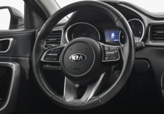 Подержанный автомобиль Kia Ceed Wagon 2019 года (14 фото)