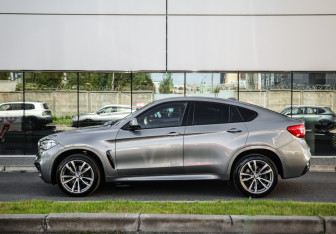 Подержанный автомобиль BMW X6 2017 года (9 фото)