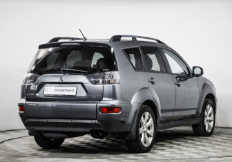 Подержанный автомобиль Mitsubishi Outlander 2012 года (5 фото)
