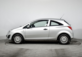 Подержанный автомобиль Opel Corsa 2013 года (8 фото)