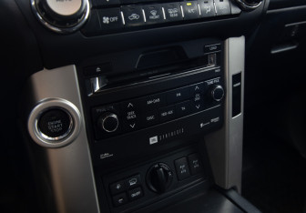 Подержанный автомобиль Toyota Land Cruiser Prado 2010 года (17 фото)