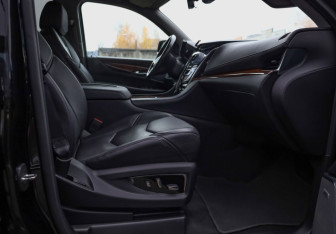 Подержанный автомобиль Cadillac Escalade Suv 2018 года (25 фото)