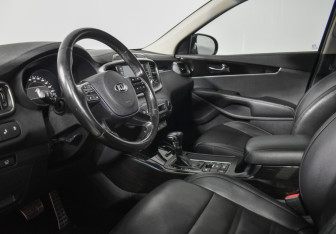 Подержанный автомобиль Kia Sorento 2018 года (9 фото)