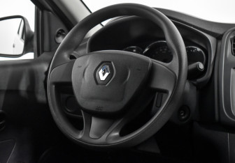 Подержанный автомобиль Renault Logan Sedan 2018 года (15 фото)