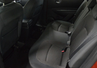 Подержанный автомобиль Nissan Qashqai 2008 года (11 фото)