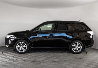 Подержанный автомобиль Mitsubishi Outlander 2013 года (8 фото)
