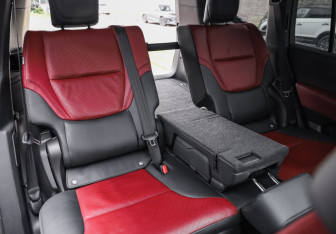 Подержанный автомобиль Toyota Land Cruiser Suv 2021 года (35 фото)