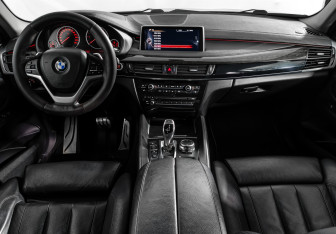 Подержанный автомобиль BMW X6 2015 года (11 фото)