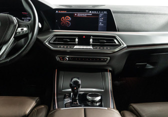 Подержанный автомобиль BMW X5 2019 года (14 фото)