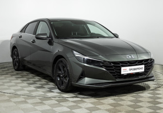 Подержанный автомобиль Hyundai Elantra Sedan 2020 года (3 фото)