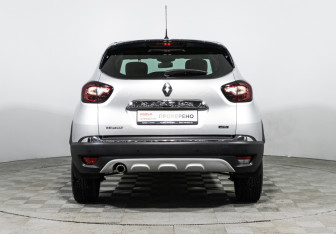 Подержанный автомобиль Renault Kaptur 2017 года (6 фото)