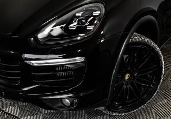 Подержанный автомобиль Porsche Cayenne 2014 года (2 фото)