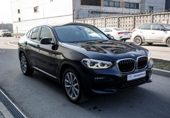 Подержанный автомобиль BMW X4 2020 года (4 фото)
