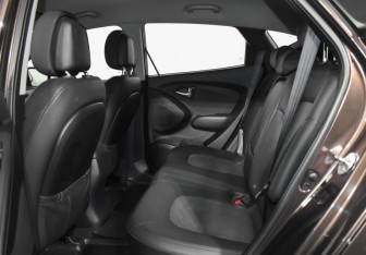 Подержанный автомобиль Hyundai ix35 2010 года (12 фото)