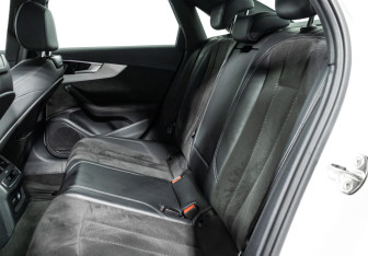 Подержанный автомобиль Audi A4 Sedan 2020 года (10 фото)