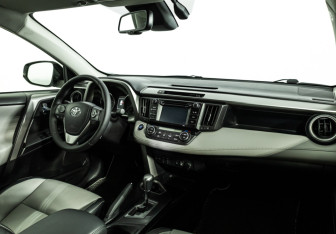 Подержанный автомобиль Toyota RAV4 2016 года (9 фото)