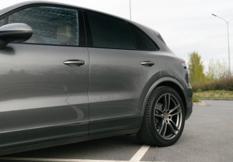 Подержанный автомобиль Porsche Cayenne 2020 года (6 фото)