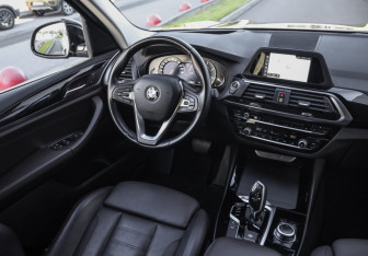 Подержанный автомобиль BMW X3 2019 года (12 фото)