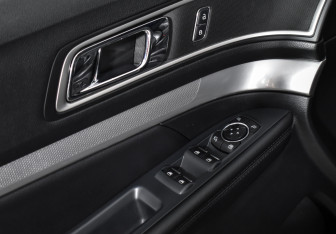 Подержанный автомобиль Ford Explorer 2016 года (10 фото)