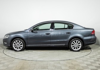 Подержанный автомобиль Volkswagen Passat Sedan 2012 года (8 фото)