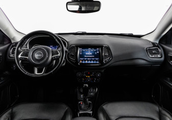 Подержанный автомобиль Jeep Compass 2018 года (10 фото)